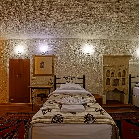 イン Melek Cave 3*